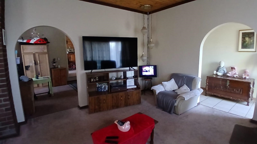 4 Bedroom Property for Sale in Fleurdal Free State